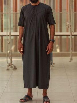 Kortärmad Qamis i emiratisk...