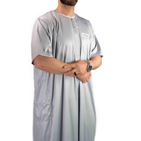 Qamis Atlas Gris clair satiné - manches courtes