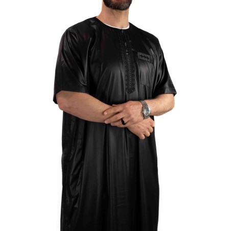 Qamis Atlas Noir satiné - manches courtes